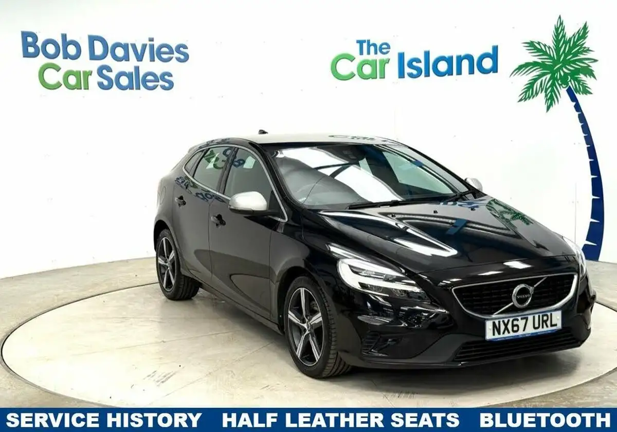 2017-volvo-v40-20-t2-r-design-big-0