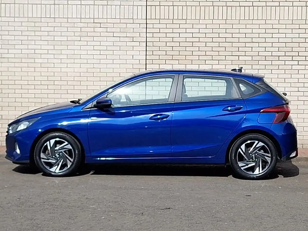 2022-hyundai-i20-10-t-gdi-se-connect-dct-big-3