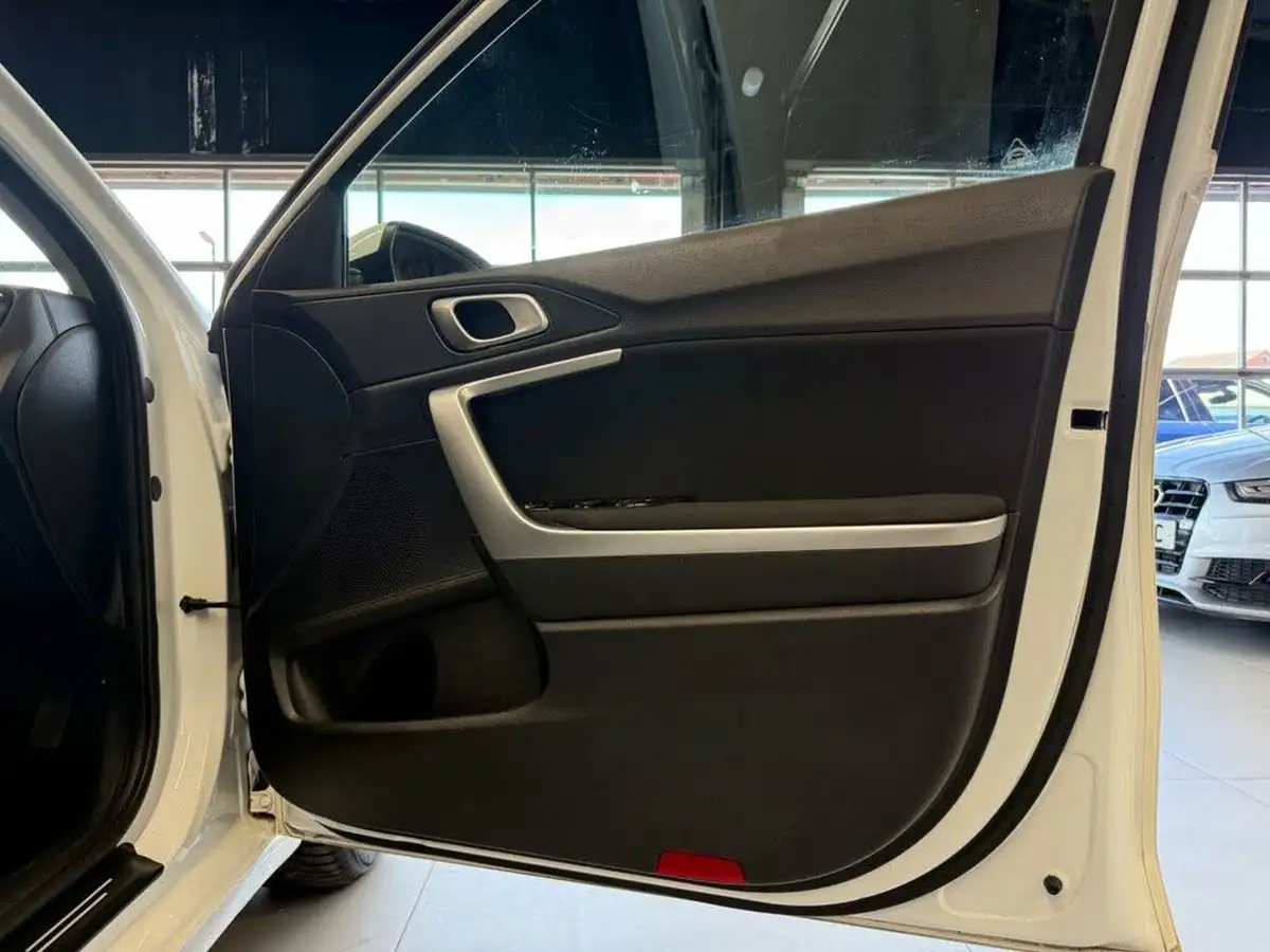 2019-kia-ceed-16crdi-2-eco-hatchback-big-13