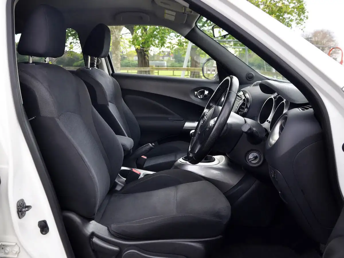 2013-nissan-juke-16-acenta-premium-big-2