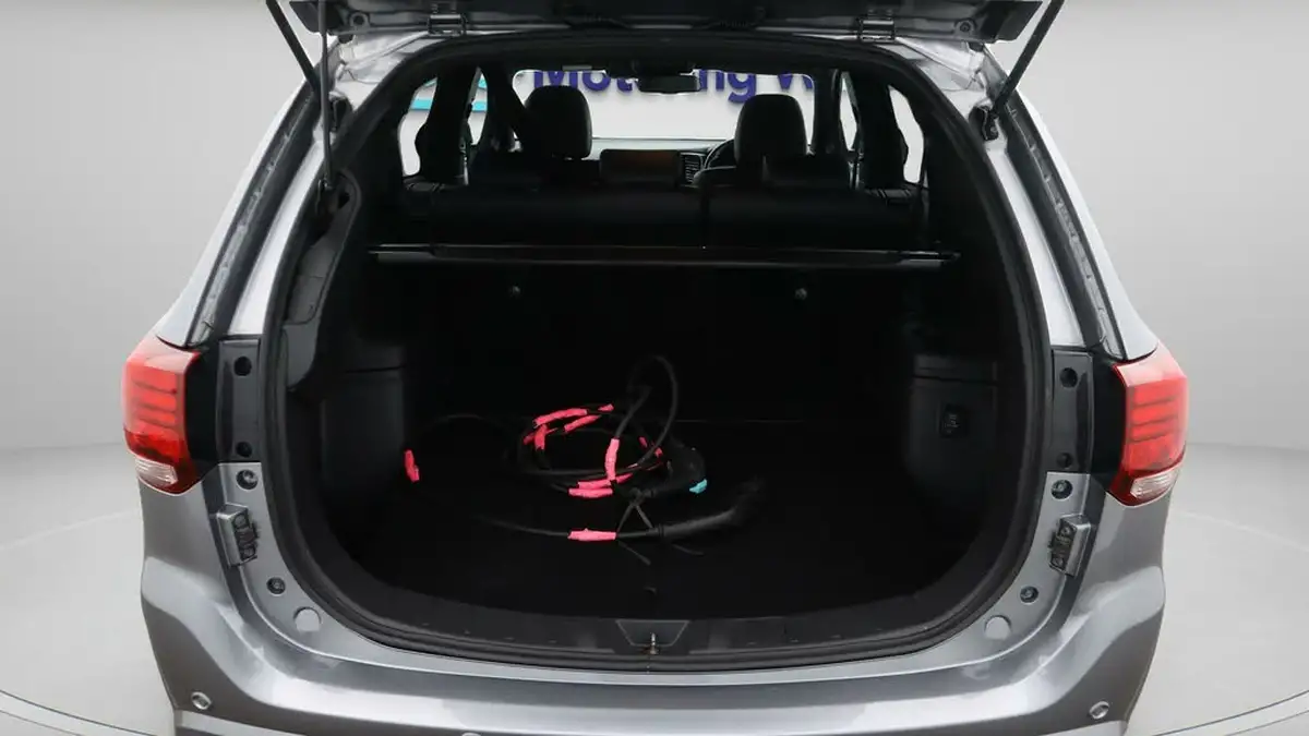 2020-mitsubishi-outlander-24-exceed-phev-big-17