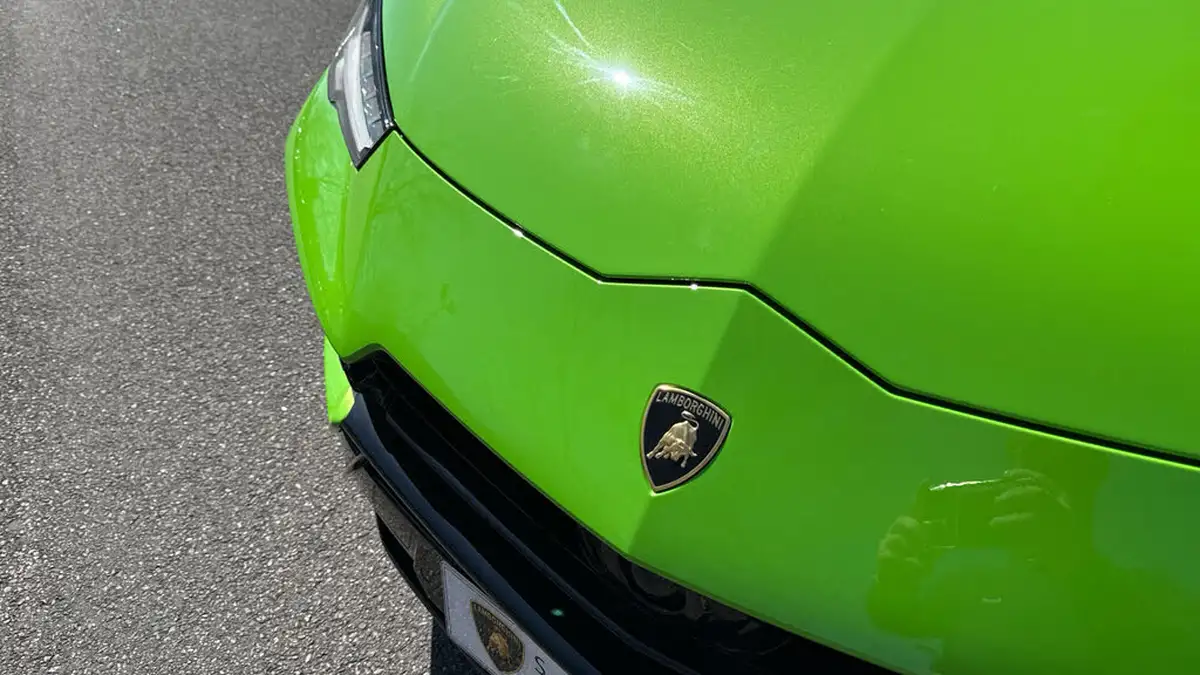 2023-lamborghini-urus-40-no-trim-big-11