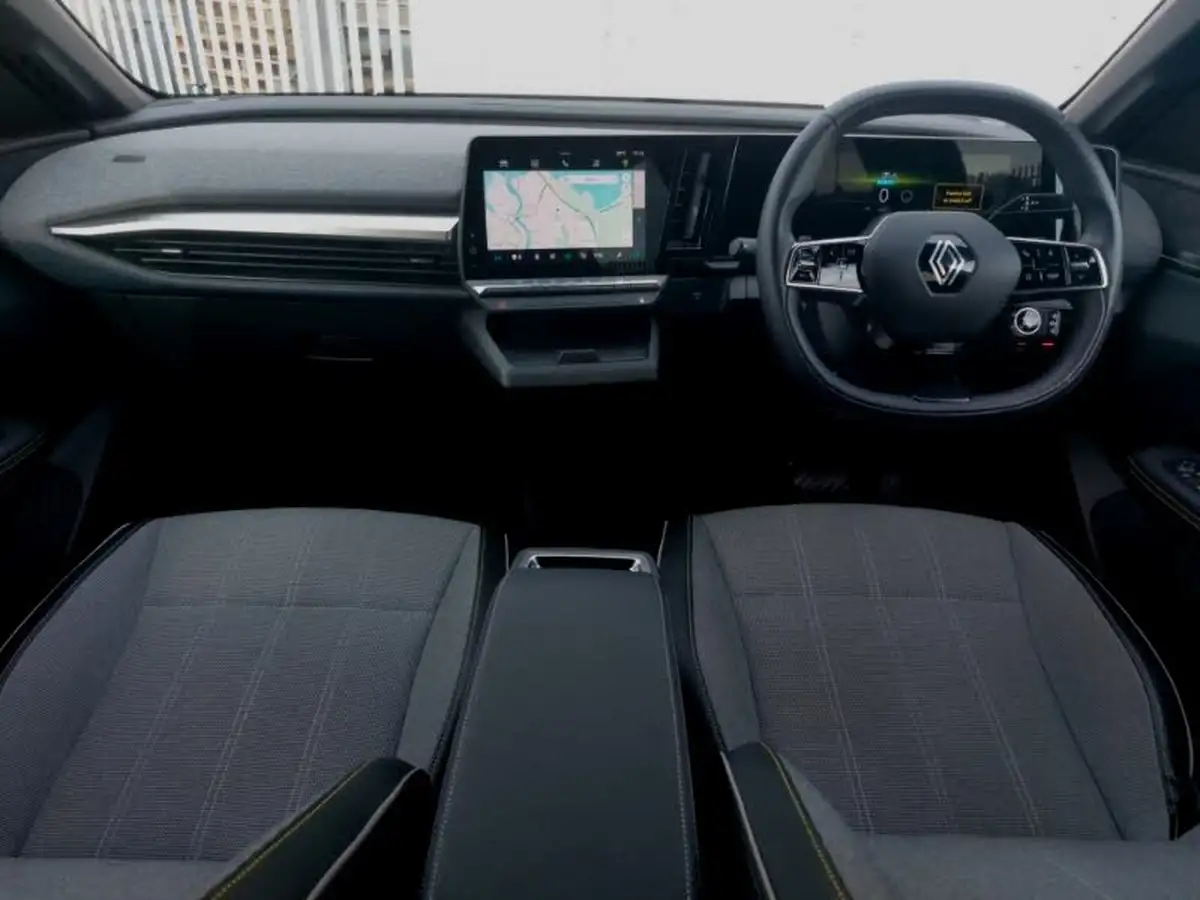 2024-renault-megane-e-tech-e-iconic-optimum-charge-big-2