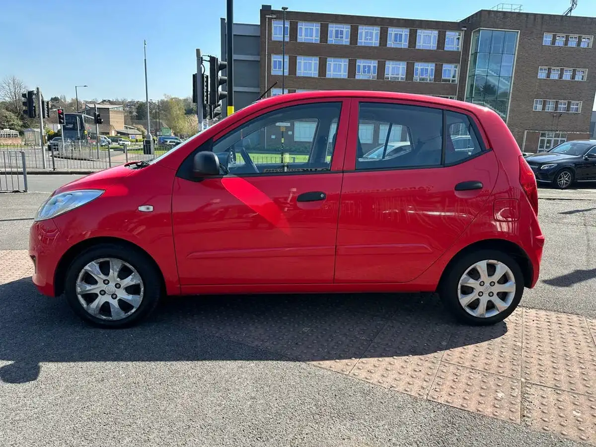 2011-hyundai-i10-12-classic-85bhp-big-7