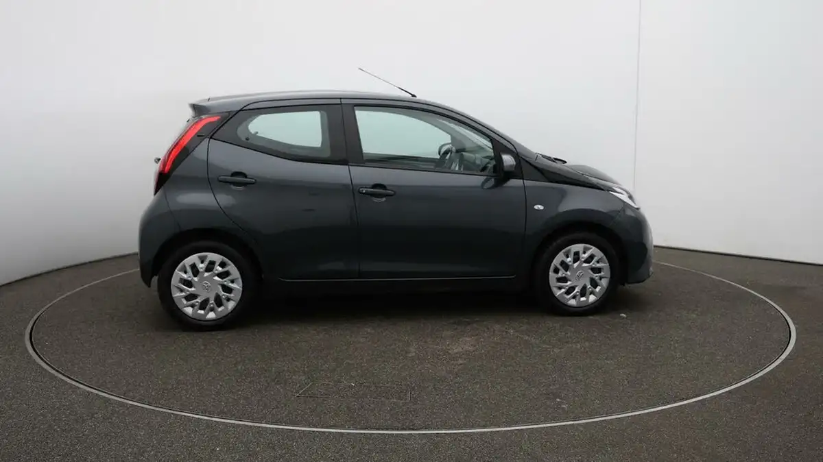2018-toyota-aygo-10-vvt-i-x-play-71bhp-5d-big-41