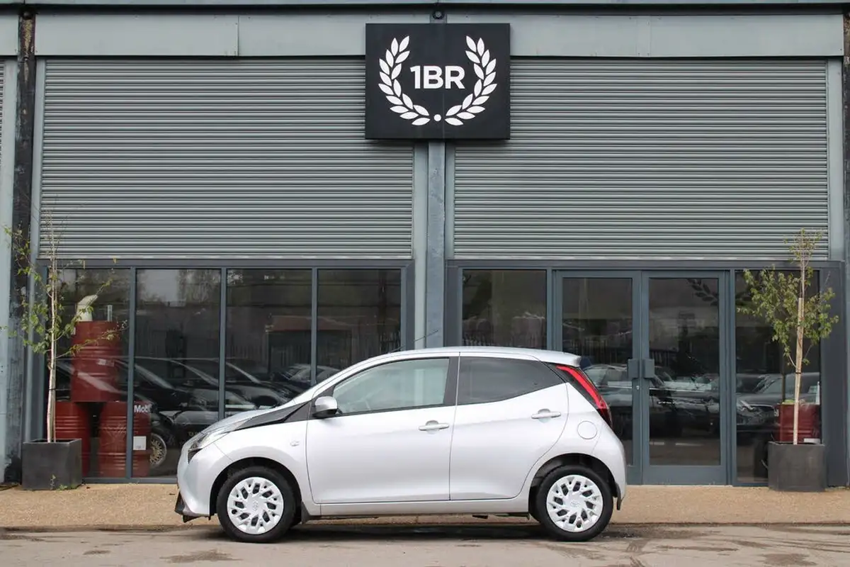 2019-toyota-aygo-10-vvt-i-x-play-tss-x-shift-big-4