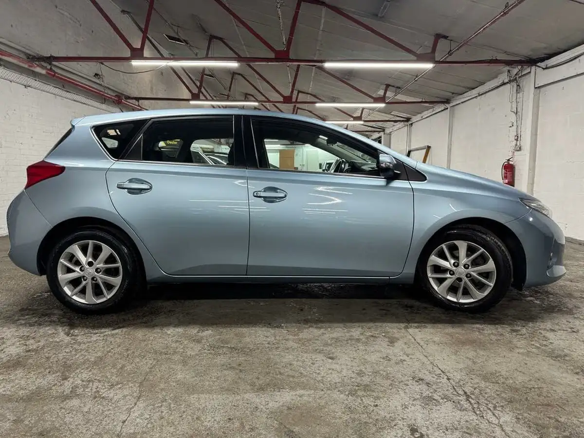 2013-toyota-auris-133-vvt-i-icon-hatchback-big-51