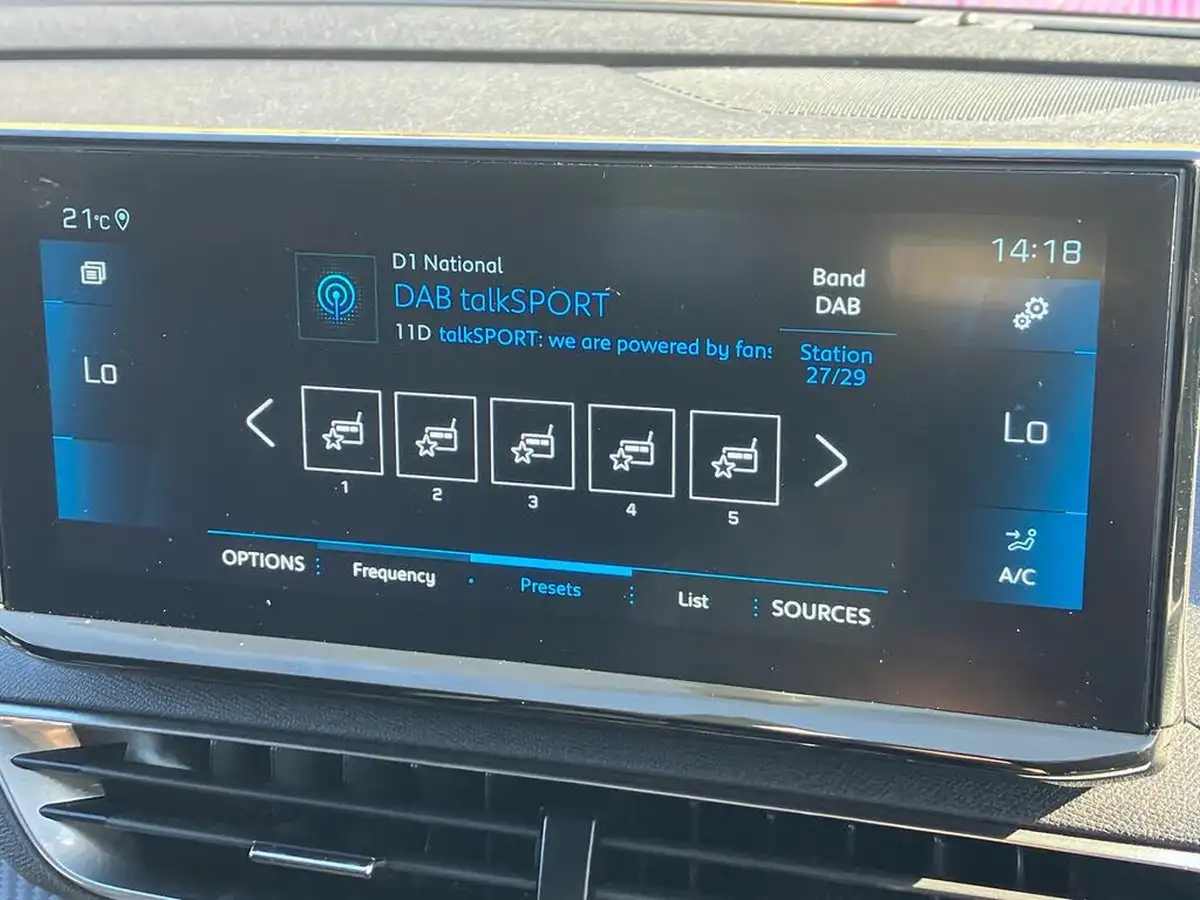 2024-peugeot-3008-suv-12-puretech-allure-136ps-hybrid-e-dsc6-big-9