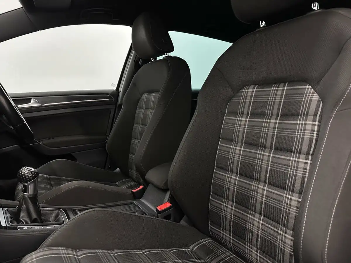 2017-volkswagen-golf-20tdi-gtd-ss-hatchback-5d-big-35