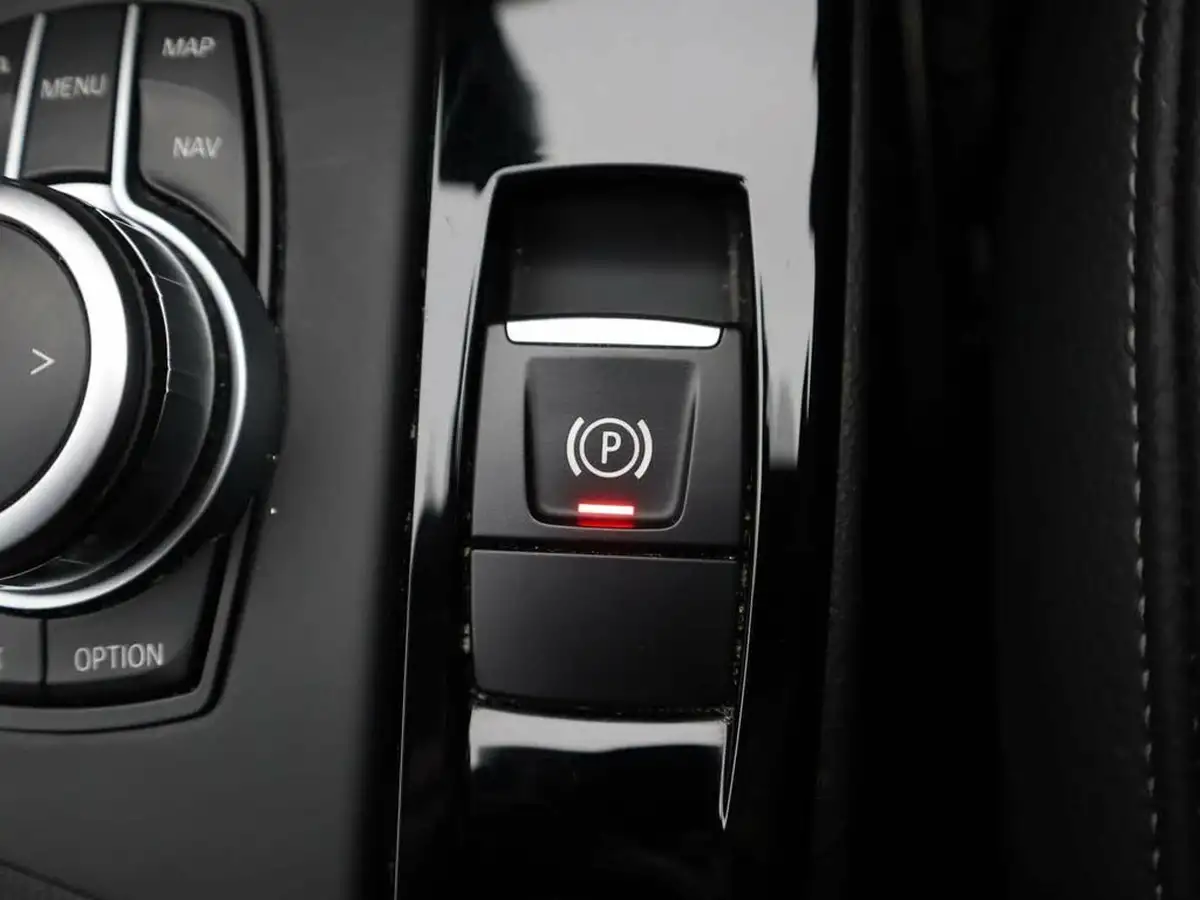 2021-bmw-x1-15-sdrive18i-xline-big-24