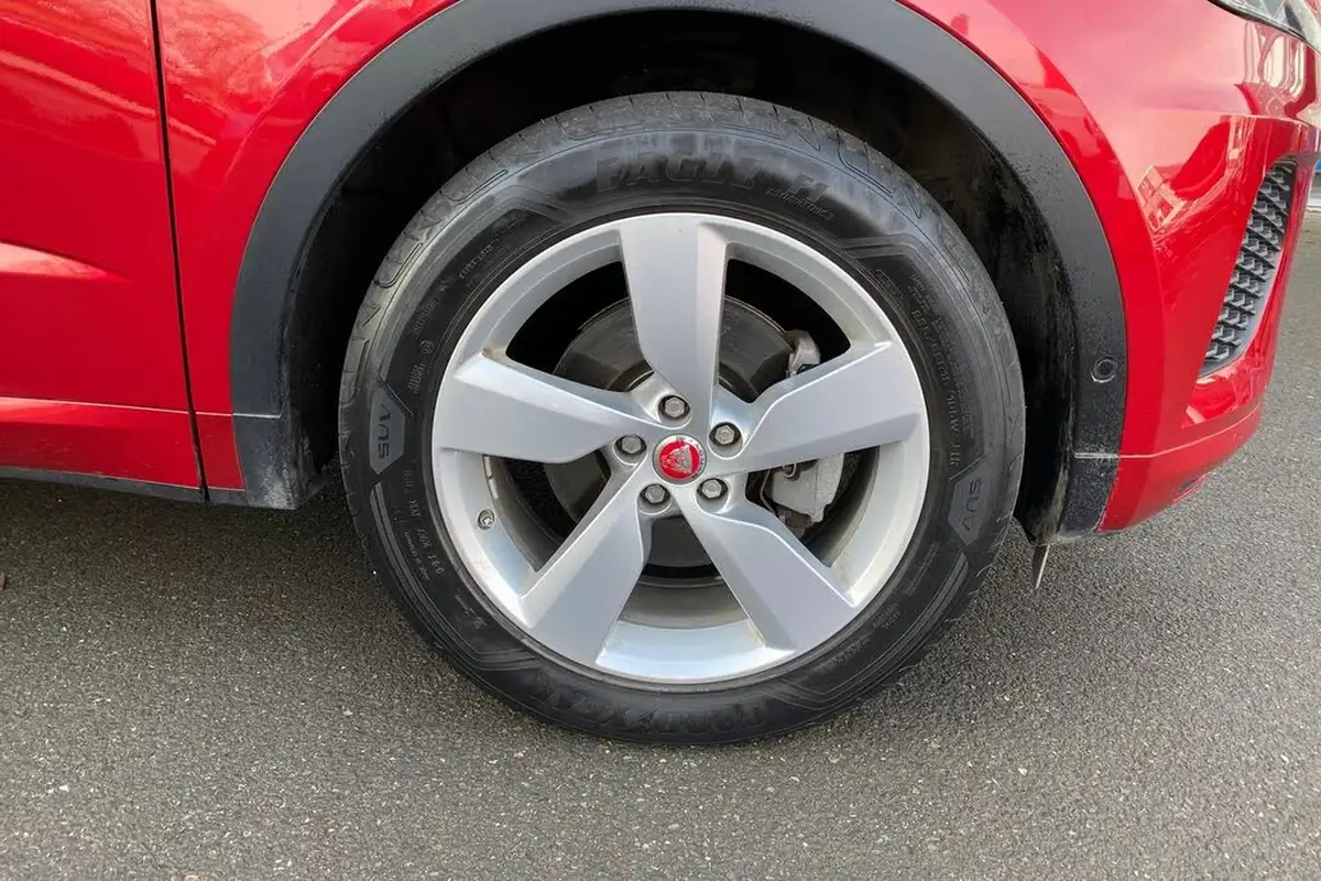 2019-jaguar-e-pace-20-i4d-r-dynamic-se-150ps-awd-auto-big-7
