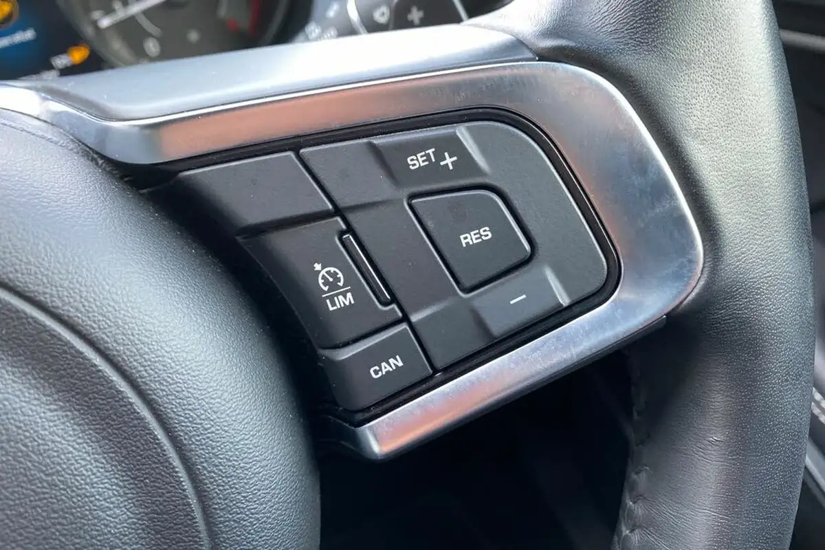 2019-jaguar-e-pace-20-i4d-r-dynamic-se-150ps-awd-auto-big-30