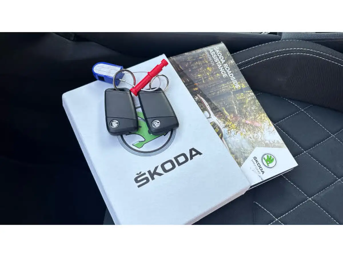2022-skoda-karoq-15-tsi-sportline-big-18