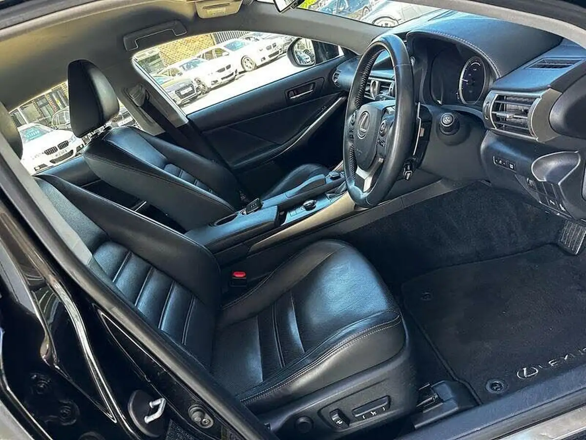 2014-lexus-is-300h-25-premier-big-13
