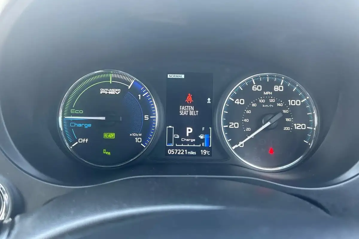 2019-mitsubishi-outlander-24-4h-phev-big-10