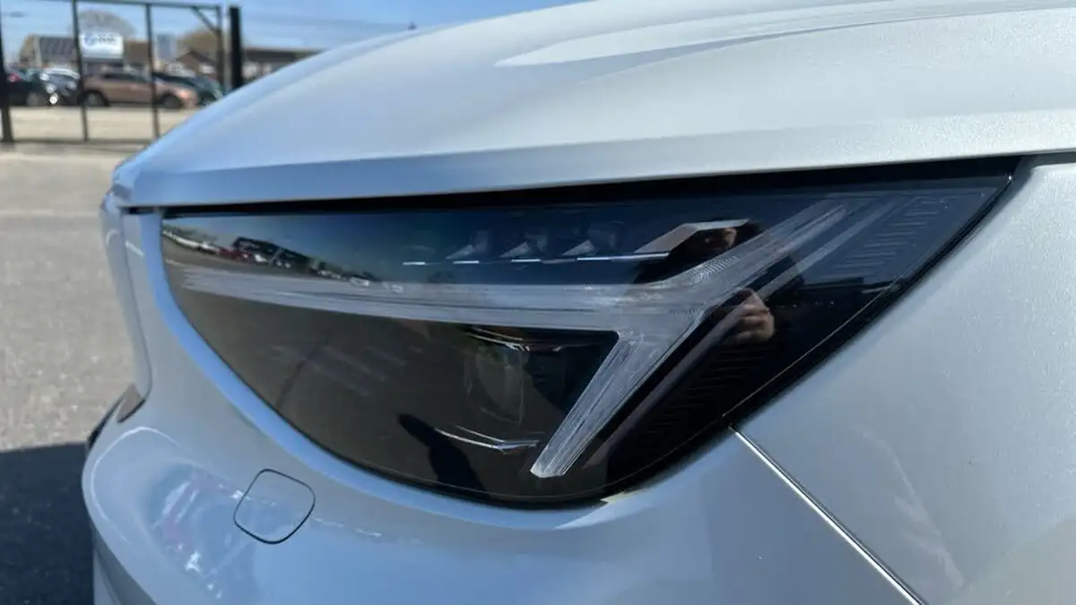 2025-volvo-ex40-e-ultra-big-22