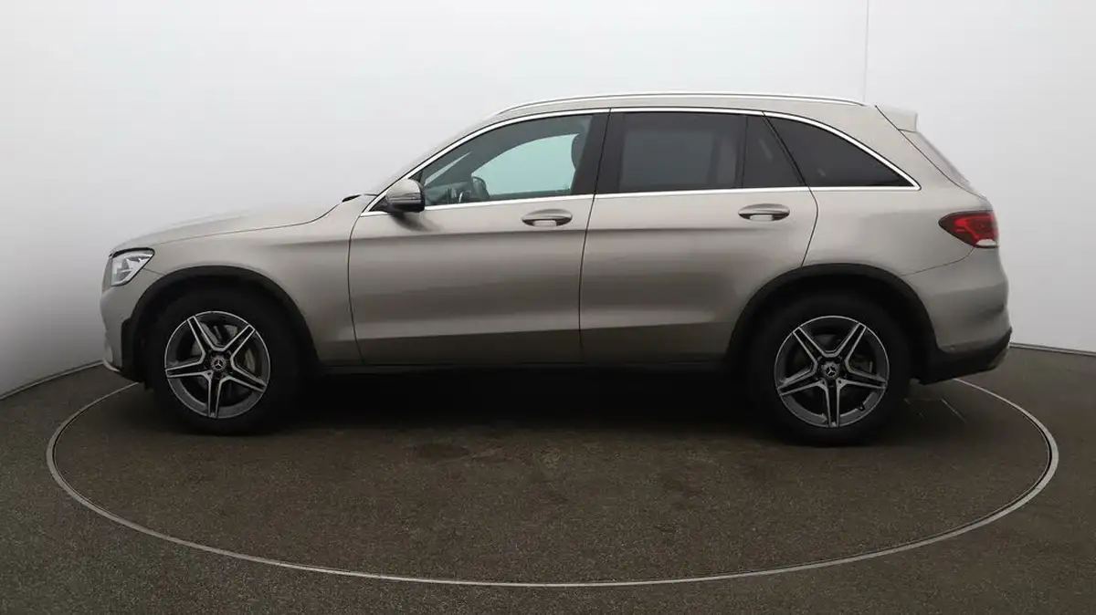 2022-mercedes-benz-glc-class-20d-glc220d-amg-line-195ps-station-wagon-5d-1950cc-4matic-plus-big-57