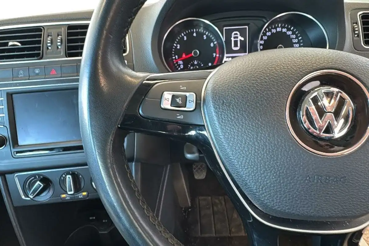 2015-volkswagen-polo-12-tsi-se-5d-big-23