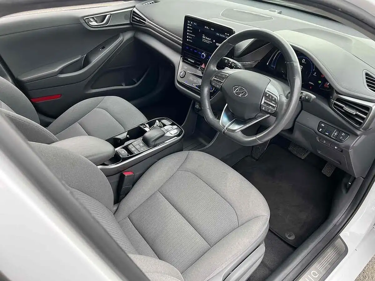 2020-hyundai-kona-e-premium-136ps-39kwh-big-3