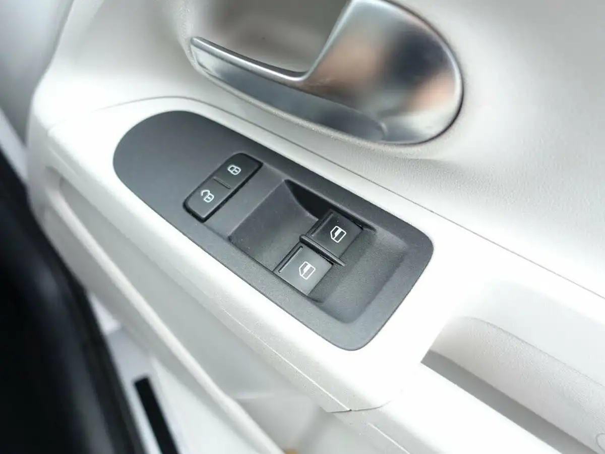 2018-volkswagen-up-10-up-beats-60ps-ss-3d-big-22