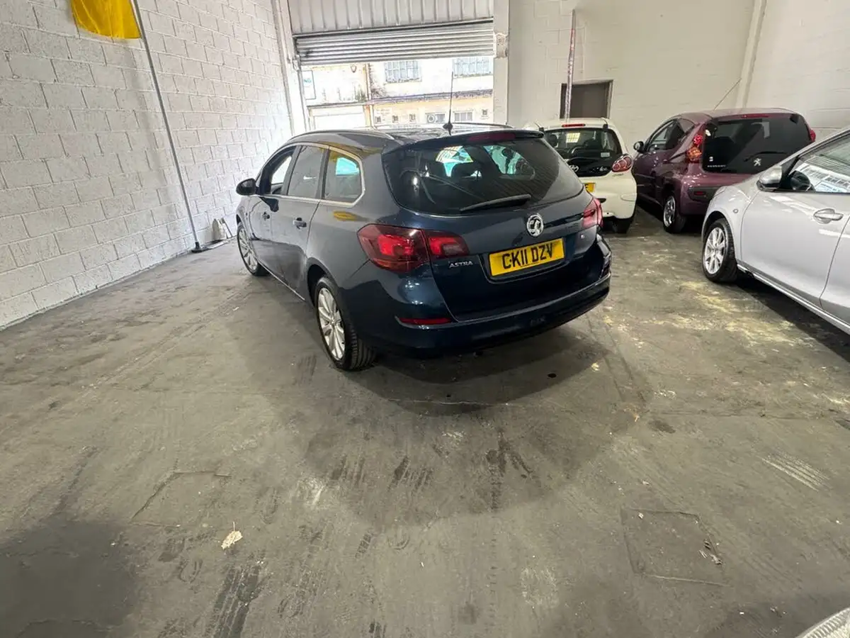 2011-vauxhall-astra-16-se-16v-vvt-115ps-estate-big-2