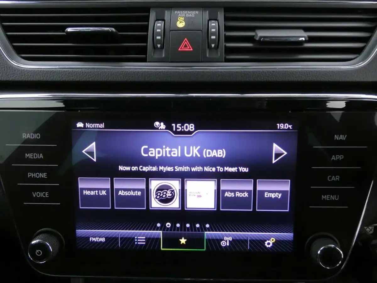 2021-skoda-superb-14-tsi-se-l-hatchback-big-10