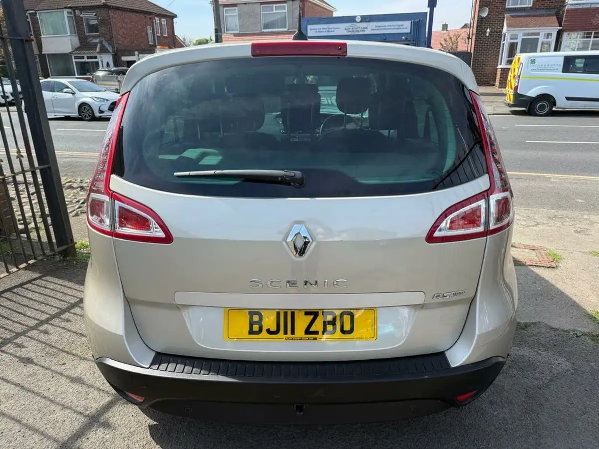 2011-renault-scenic-15dci-dynamique-tom-tom-fap-big-4