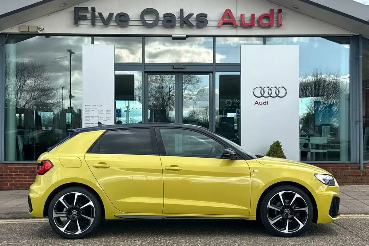 2022-audi-a1-15-35-tfsi-black-edition-big-1