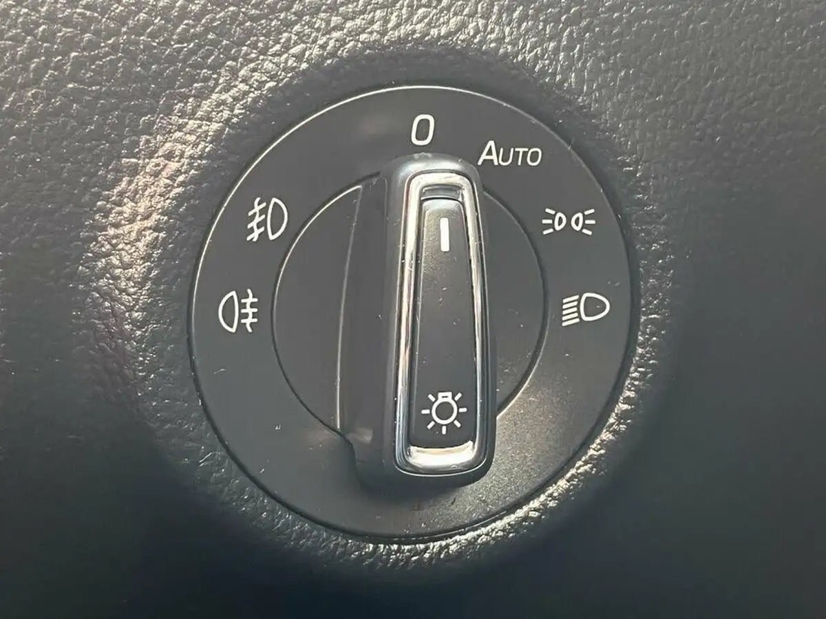2017-skoda-superb-20tdi-se-technology-hatchback-big-27