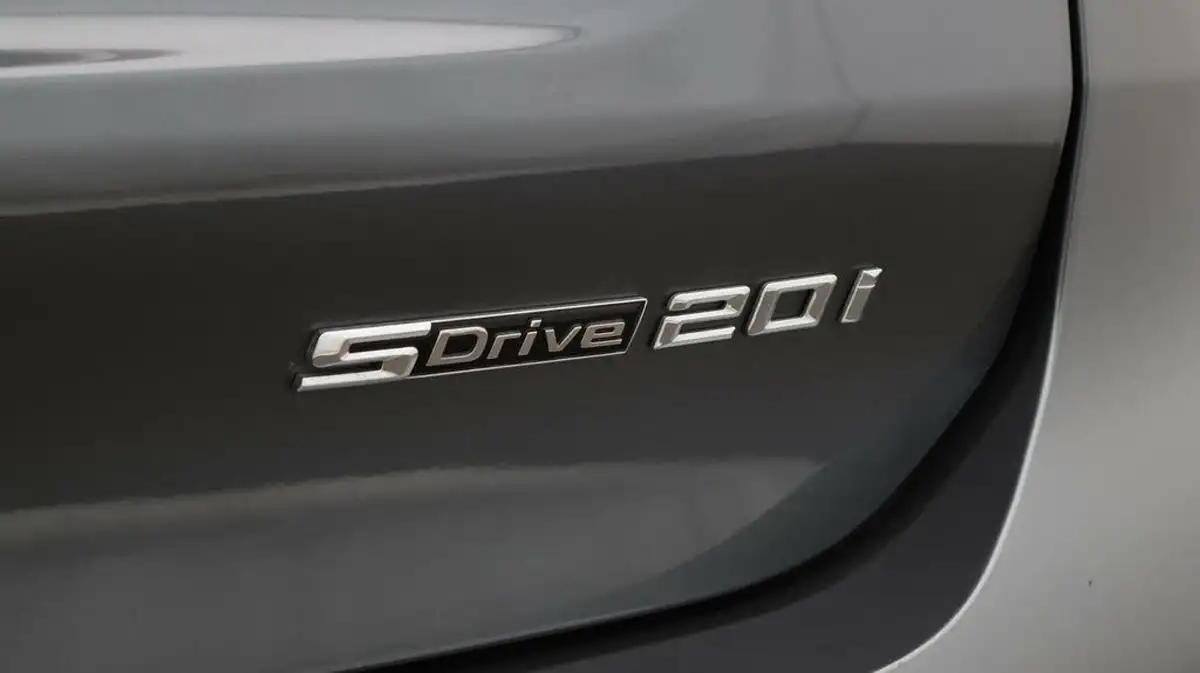 2021-bmw-x1-20-sdrive20i-sport-big-22
