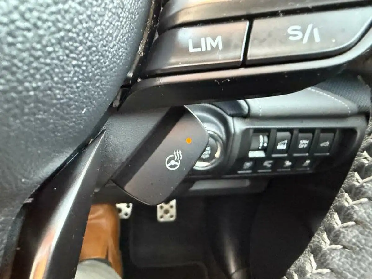 2020-subaru-forester-20-e-boxer-xe-premium-big-35