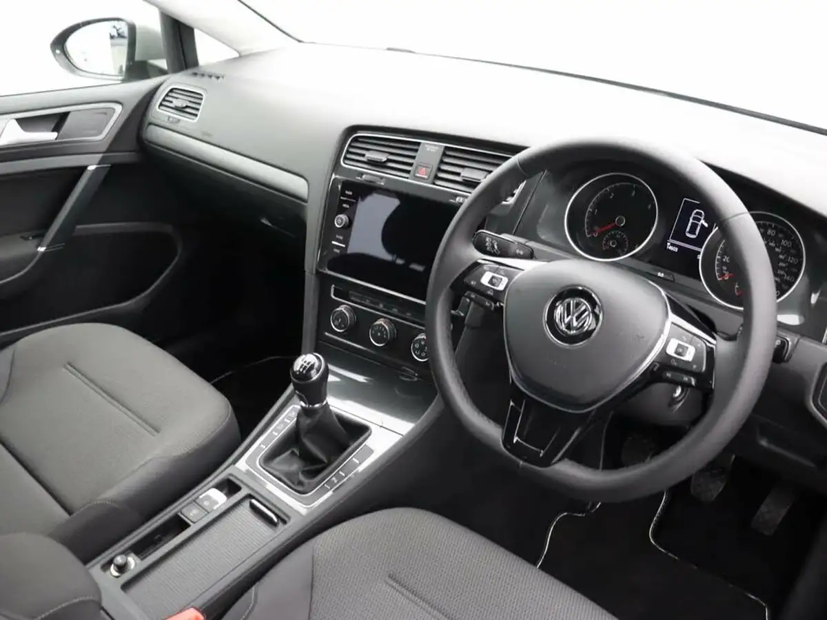 2018-volkswagen-golf-20tdi-se-nav-hatchback-5d-big-6