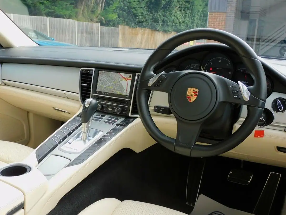2014-porsche-panamera-30td-big-16