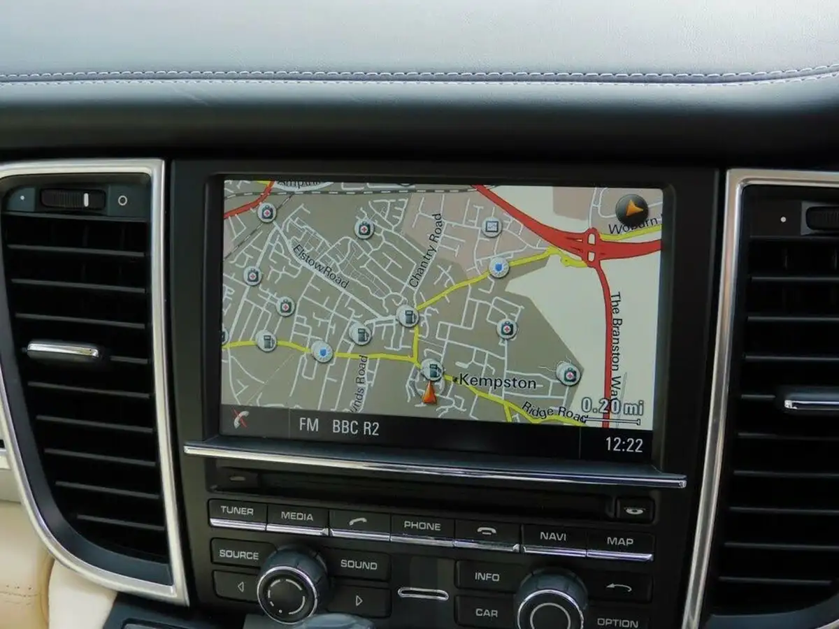 2014-porsche-panamera-30td-big-40