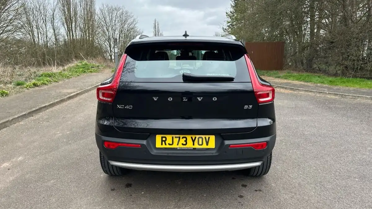 2023-volvo-xc40-20-b3-core-big-24
