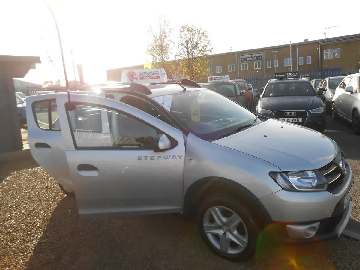 2015-dacia-sandero-stepway-15dci-laureate-big-40