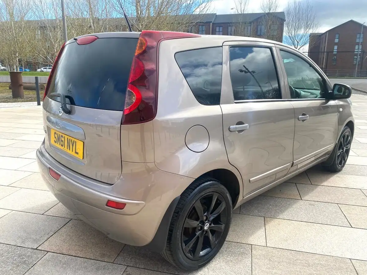 2011-nissan-note-14-n-tec-big-15