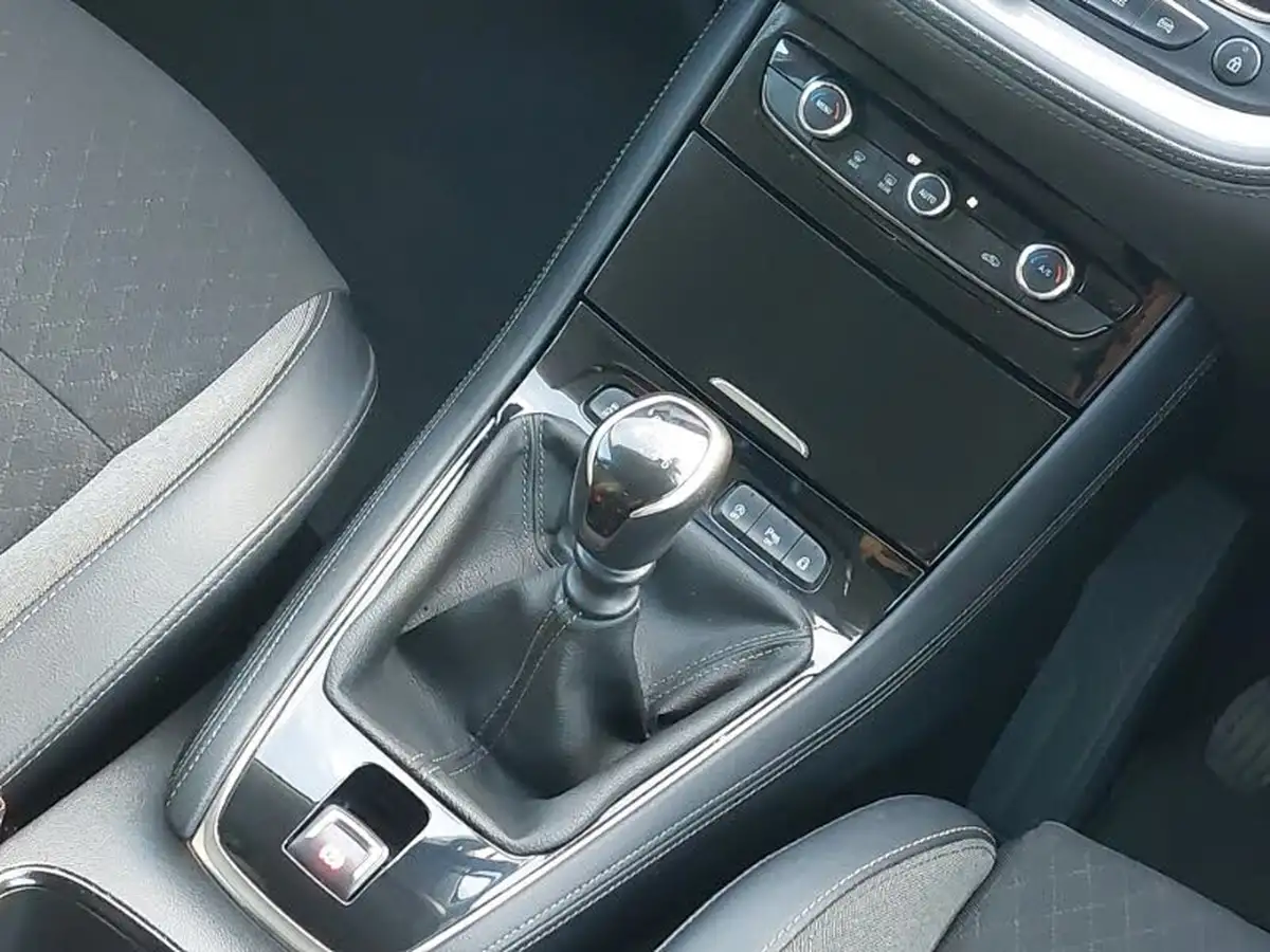 2020-vauxhall-grandland-x-12-sri-nav-big-10