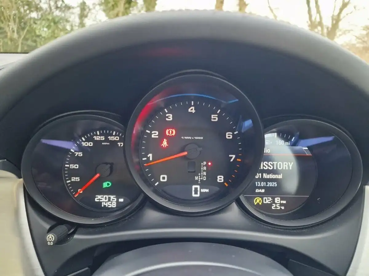 2015-porsche-macan-20-big-38