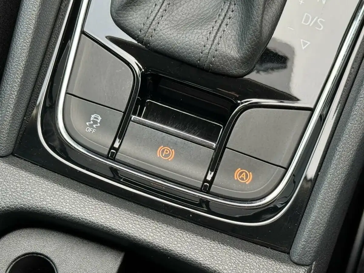 2020-skoda-karoq-15-tsi-se-drive-dsg-big-25