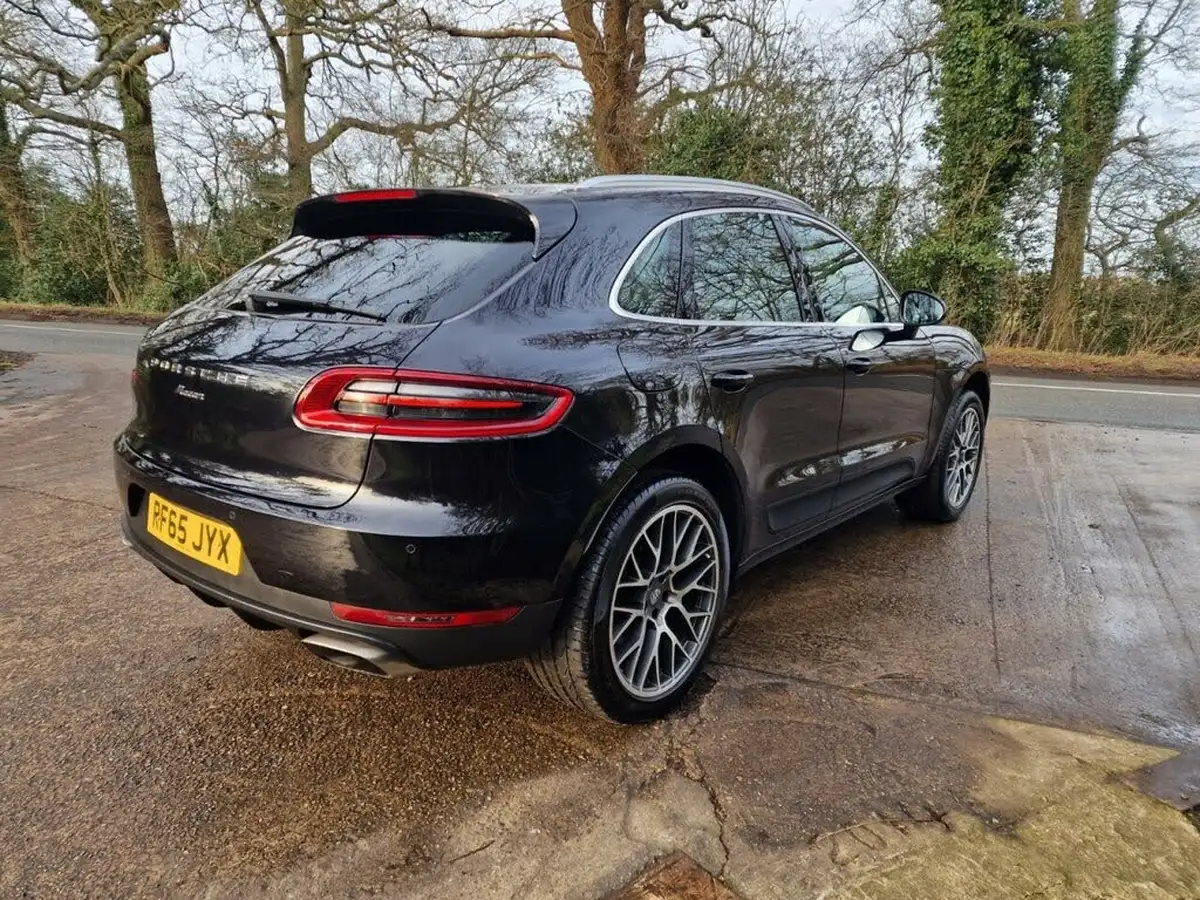 2015-porsche-macan-20-big-14