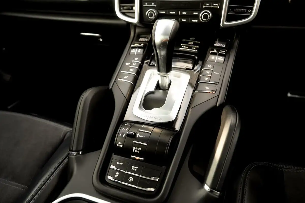 2017-porsche-cayenne-42td-s-diesel-platinum-edition-big-17