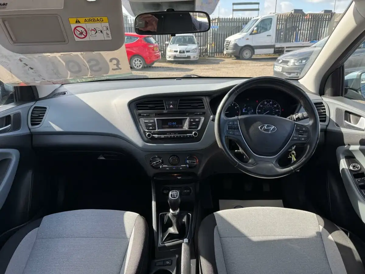 2016-hyundai-i20-12-se-hatchback-5d-big-26