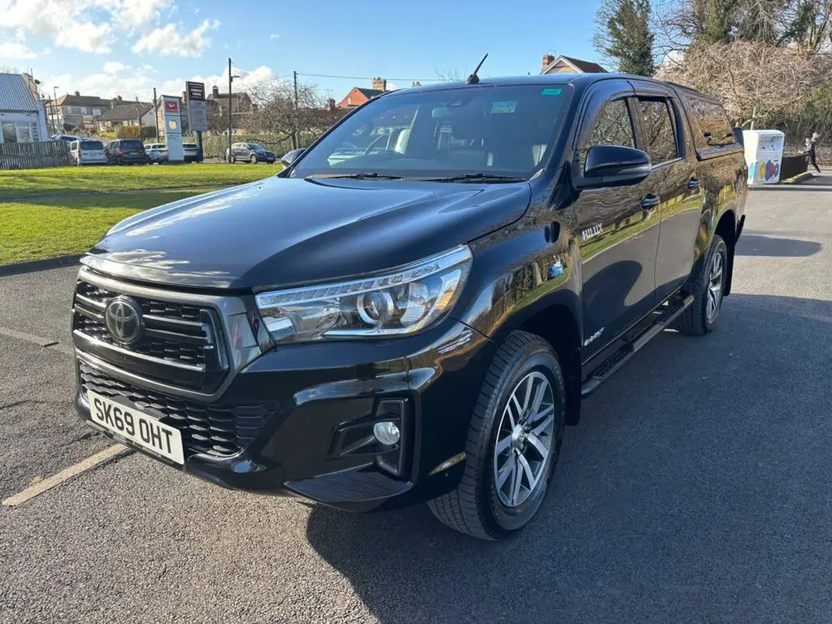 2019-toyota-hi-lux-24d-4d-invincible-x-150hpeu6dt-e-32t-auto-big-2