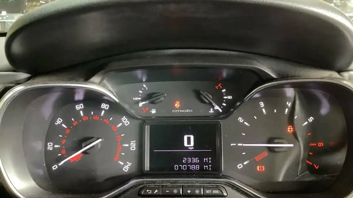 2017-citroen-c3-12-puretech-flair-110ps-ss-big-5