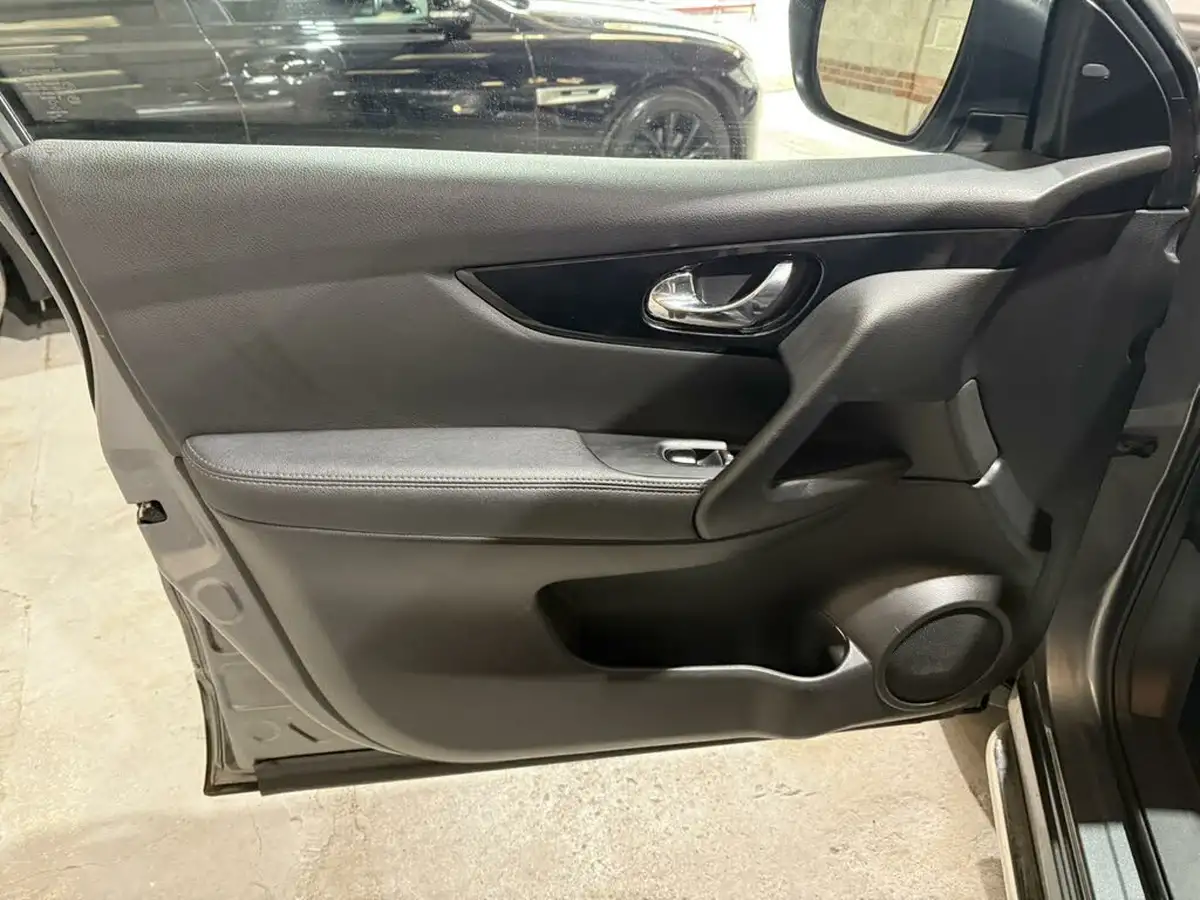 2015-nissan-qashqai-16dci-tekna-4x4-glass-roof-big-6