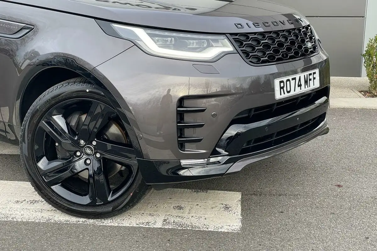 2024-land-rover-discovery-30-d350-dynamic-hse-big-28