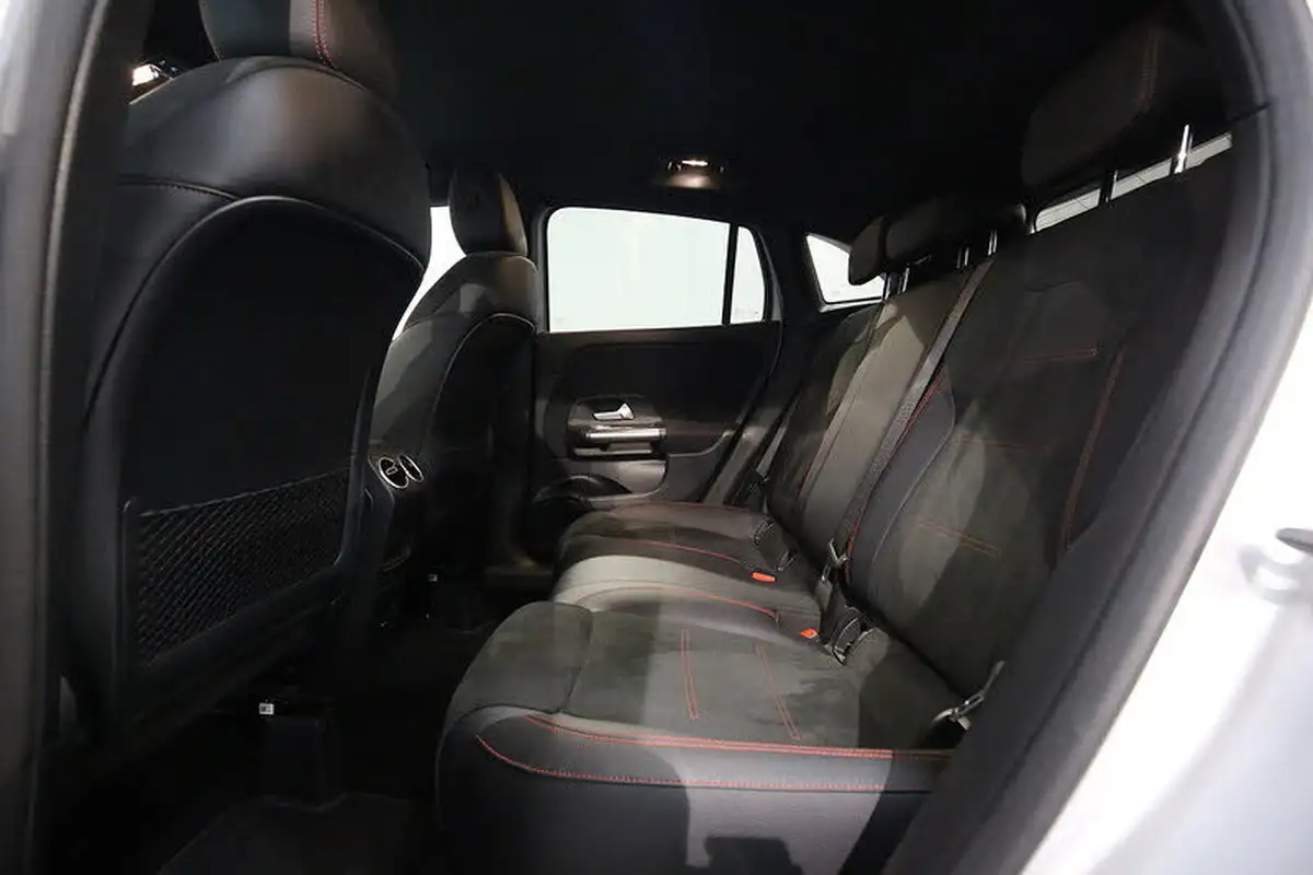 2020-mercedes-benz-gla-class-13-gla-200-amg-line-big-24