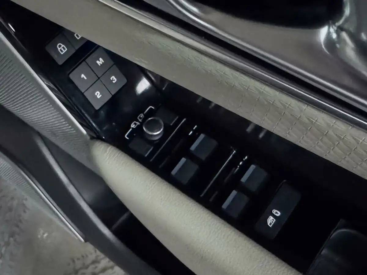 2021-land-rover-range-rover-velar-20-d200-se-big-18