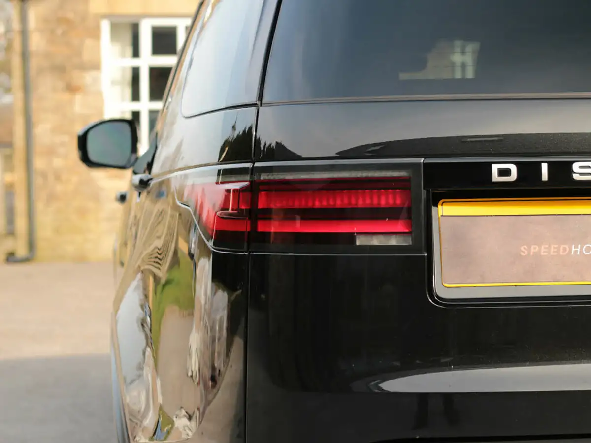 2021-land-rover-discovery-30-d300-commercial-se-big-25